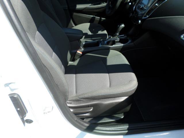 Used 2018 Chevrolet Cruze LT w/ Convenience Package image 2