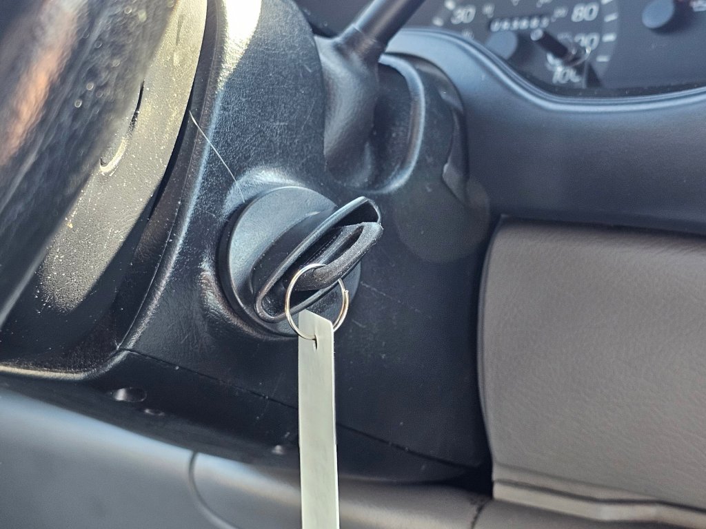 Used 2001 Ford E-350 and Econoline 350 Club Wagon image 8