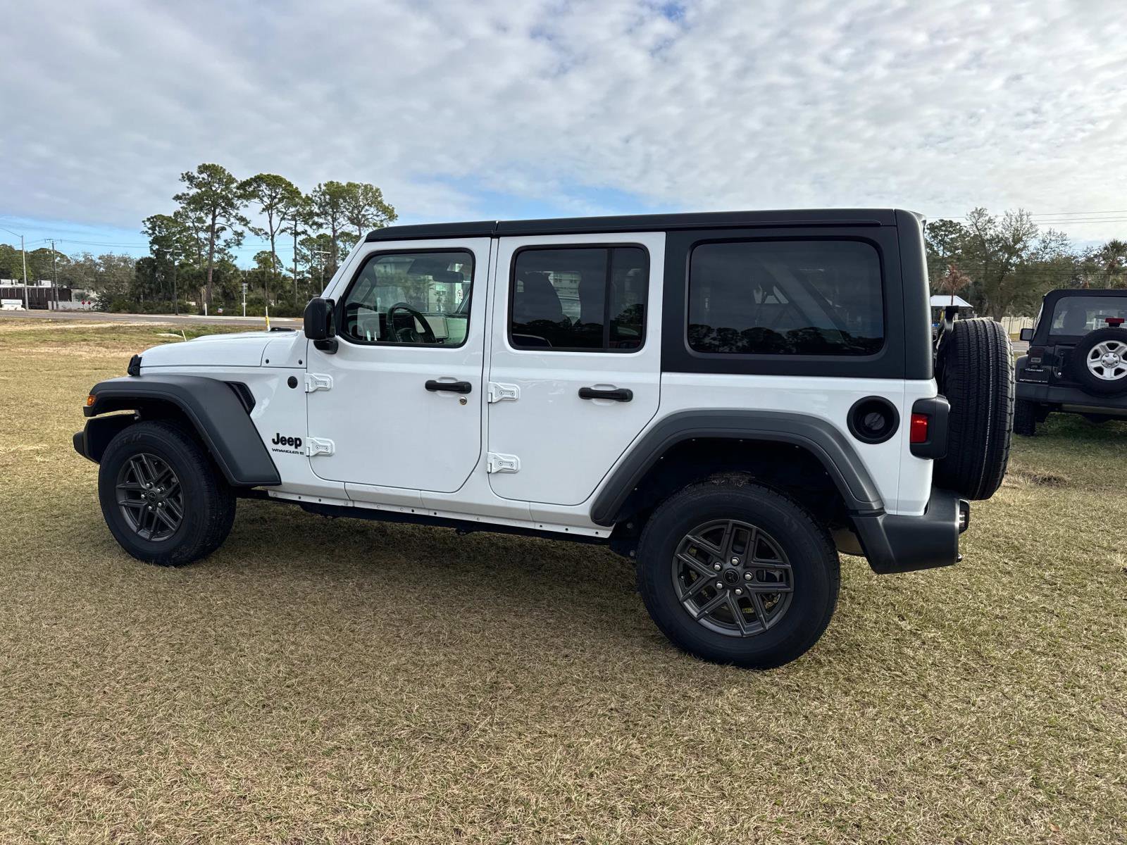 Used 2024 Jeep Wrangler Sport S image 5