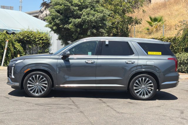 Used 2023 Hyundai Palisade Calligraphy w/ Cargo Package FWD image 7