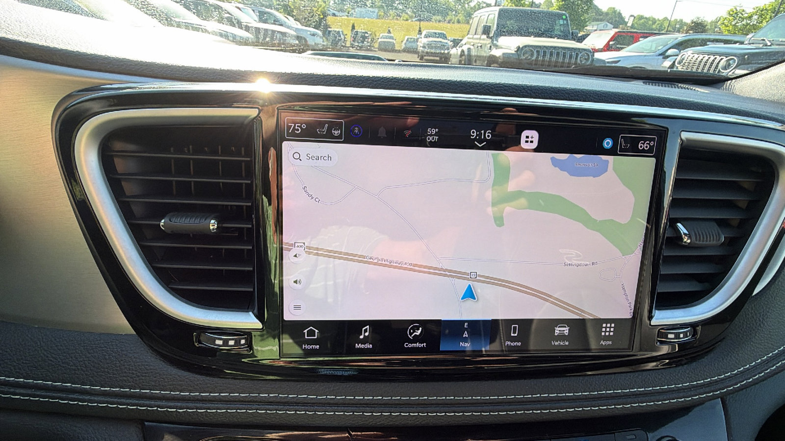 Used 2024 Chrysler Pacifica Premium FWD image 28