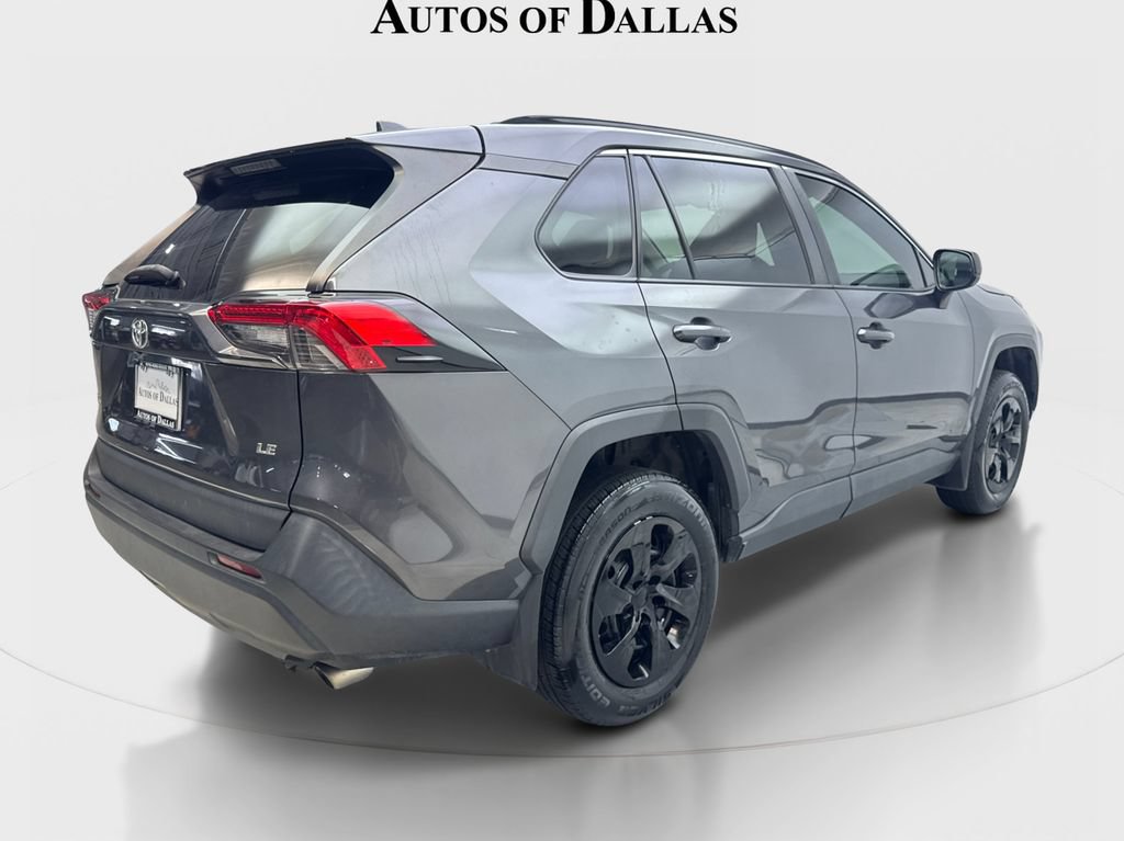 Used 2021 Toyota RAV4 LE FWD image 5
