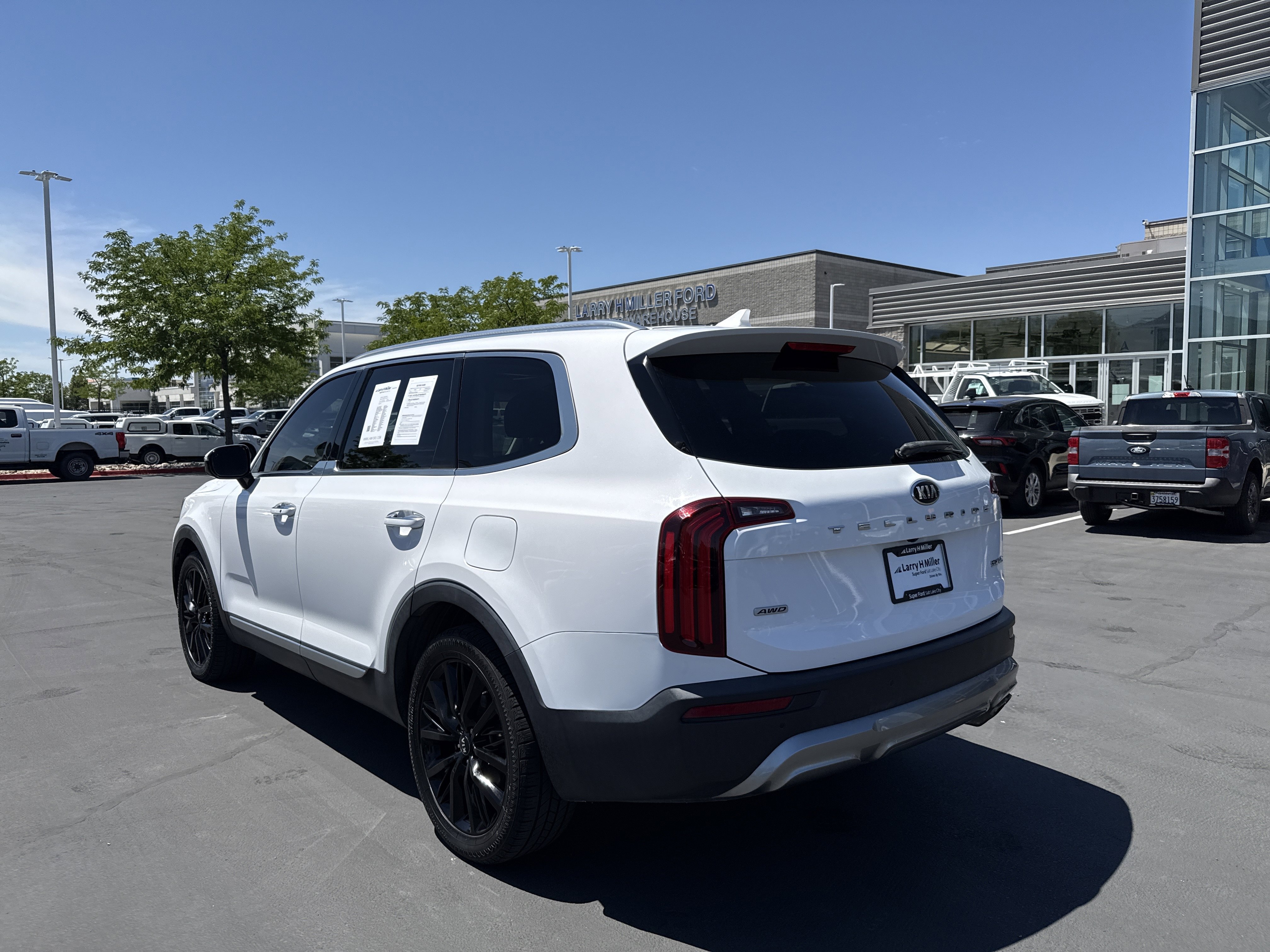 Used 2021 Kia Telluride SX w/ SX Prestige Package AWD/4WD image 3