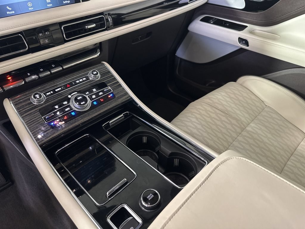 Used 2024 Lincoln Aviator Black Label w/ Dynamic Handling Package AWD/4WD image 17