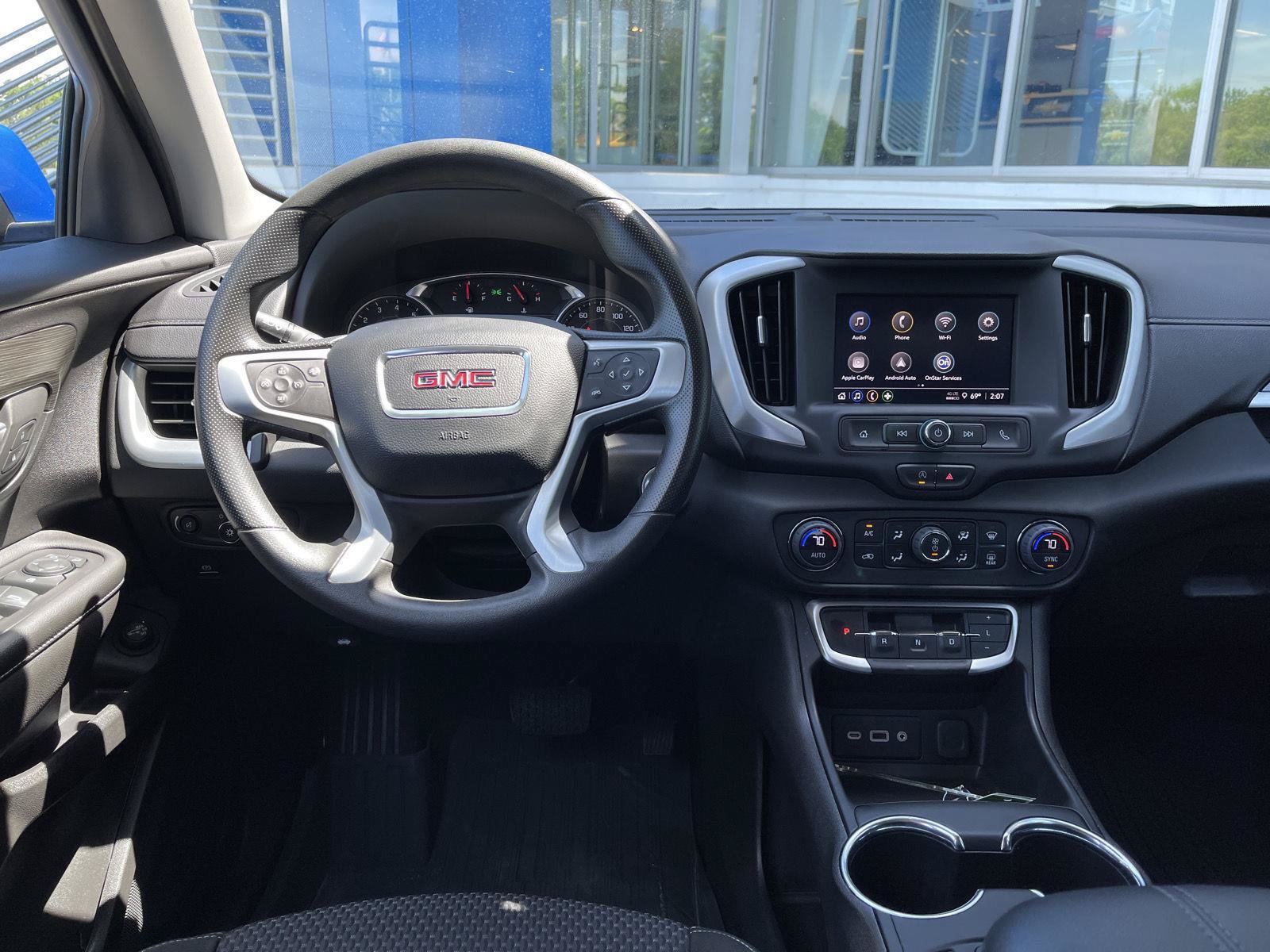 Used 2024 GMC Terrain SLE w/ Driver Convenience Package FWD image 16