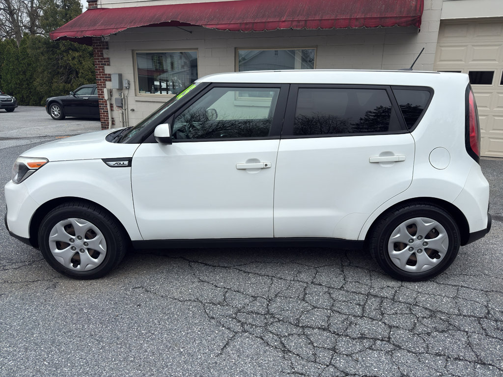 Used 2015 Kia Soul FWD image 2