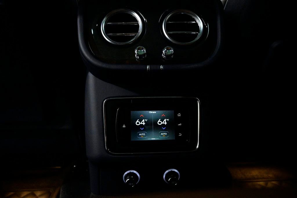 Used 2019 Bentley Bentayga image 17