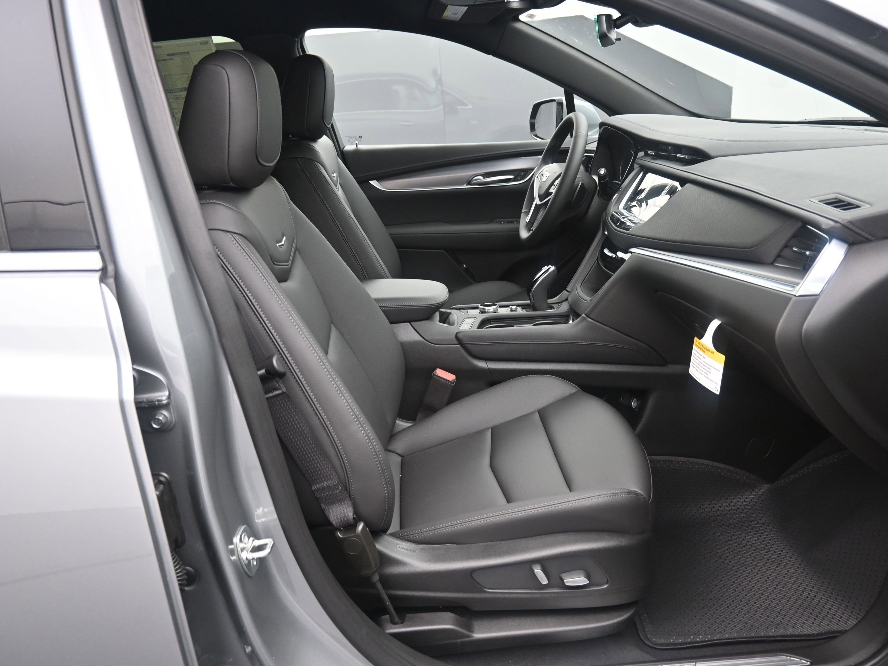 New 2025 Cadillac XT5 Luxury AWD/4WD image 13