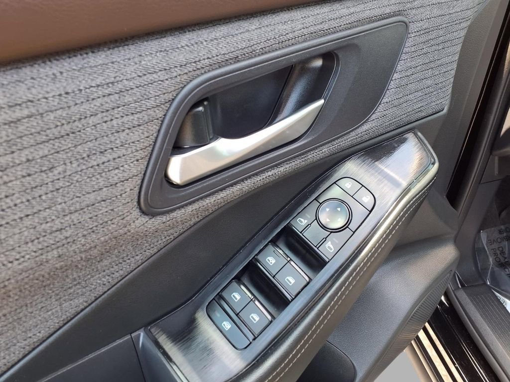 Certified 2023 Nissan Rogue SV AWD/4WD image 19