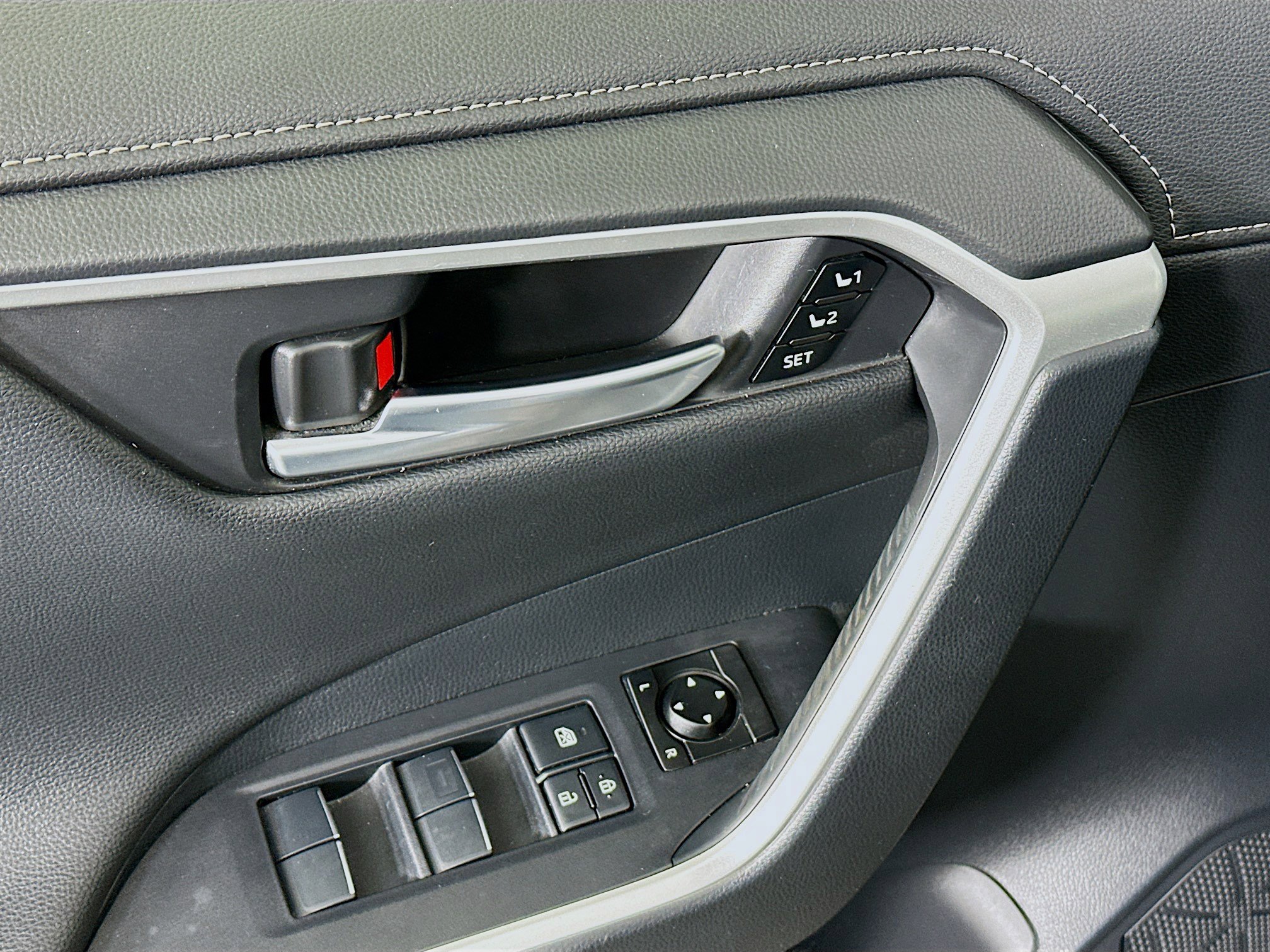 Used 2019 Toyota RAV4 Limited w/ Cold Weather Package image 15