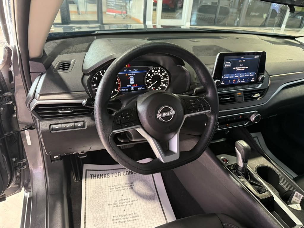 Used 2025 Nissan Altima 2.5 SV FWD image 33