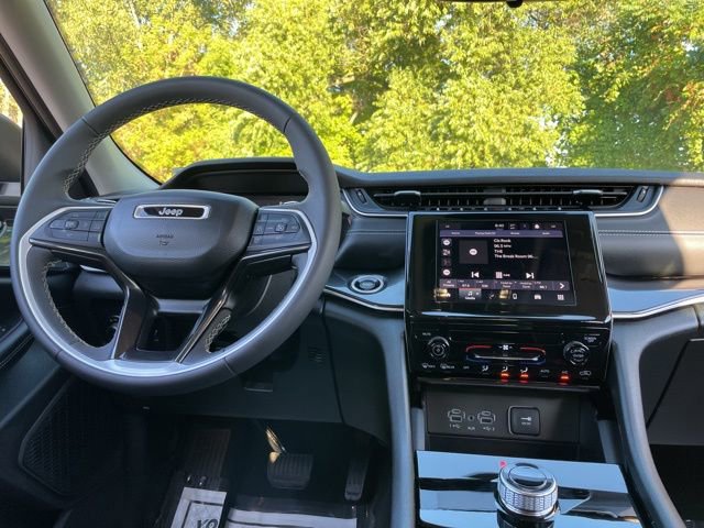 Used 2023 Jeep Grand Cherokee Laredo image 14