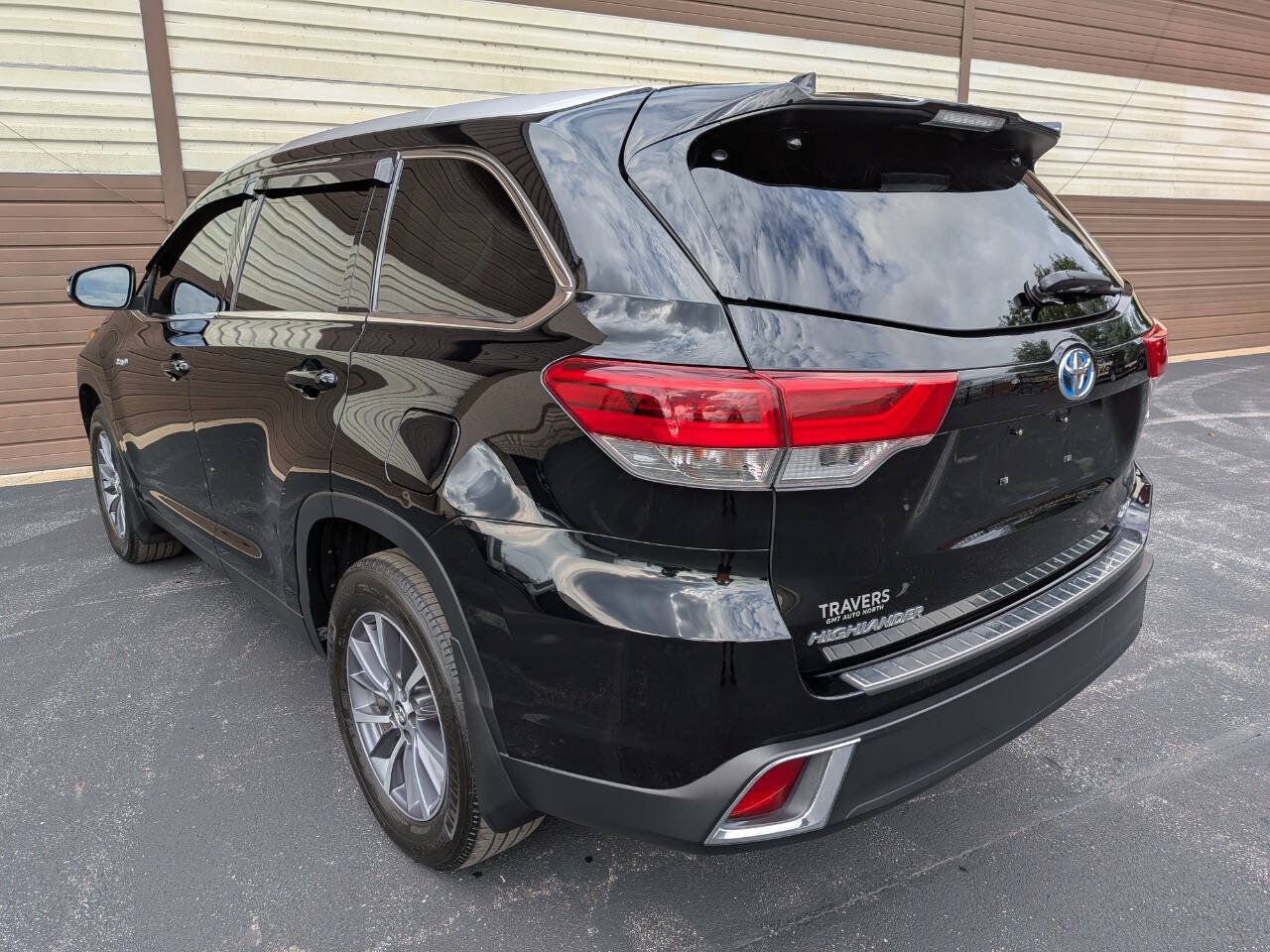 Used 2019 Toyota Highlander XLE AWD/4WD image 4