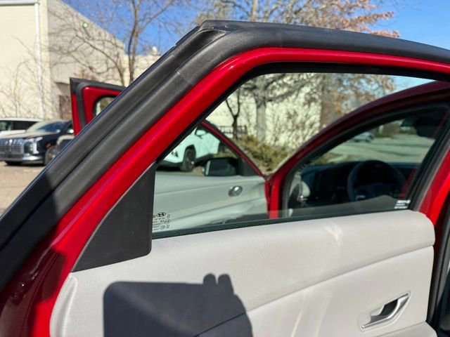 Certified 2025 Hyundai Elantra Sport image 34