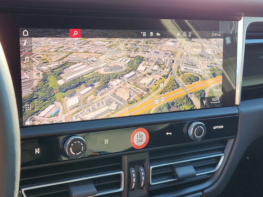 Certified 2025 Porsche Macan image 17