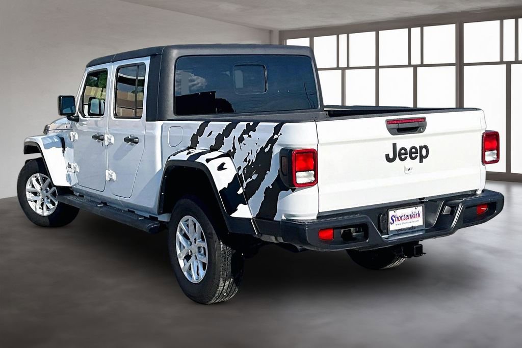 Used 2023 Jeep Gladiator Sport AWD/4WD image 4