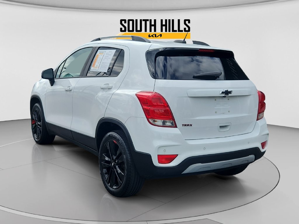 Used 2020 Chevrolet Trax LT w/ Sun & Sound Package AWD/4WD image 3