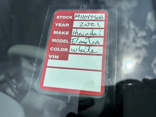 Used 2021 Hyundai Elantra SE image 10