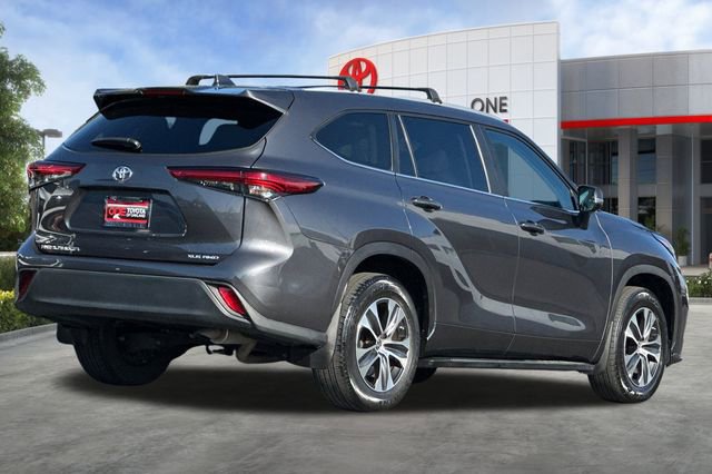 Certified 2023 Toyota Highlander XLE image 5