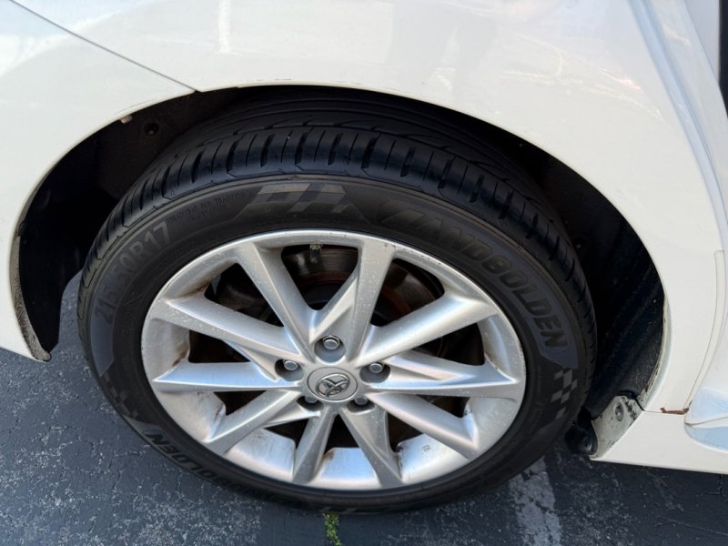 Used 2014 Toyota Prius V Five image 22