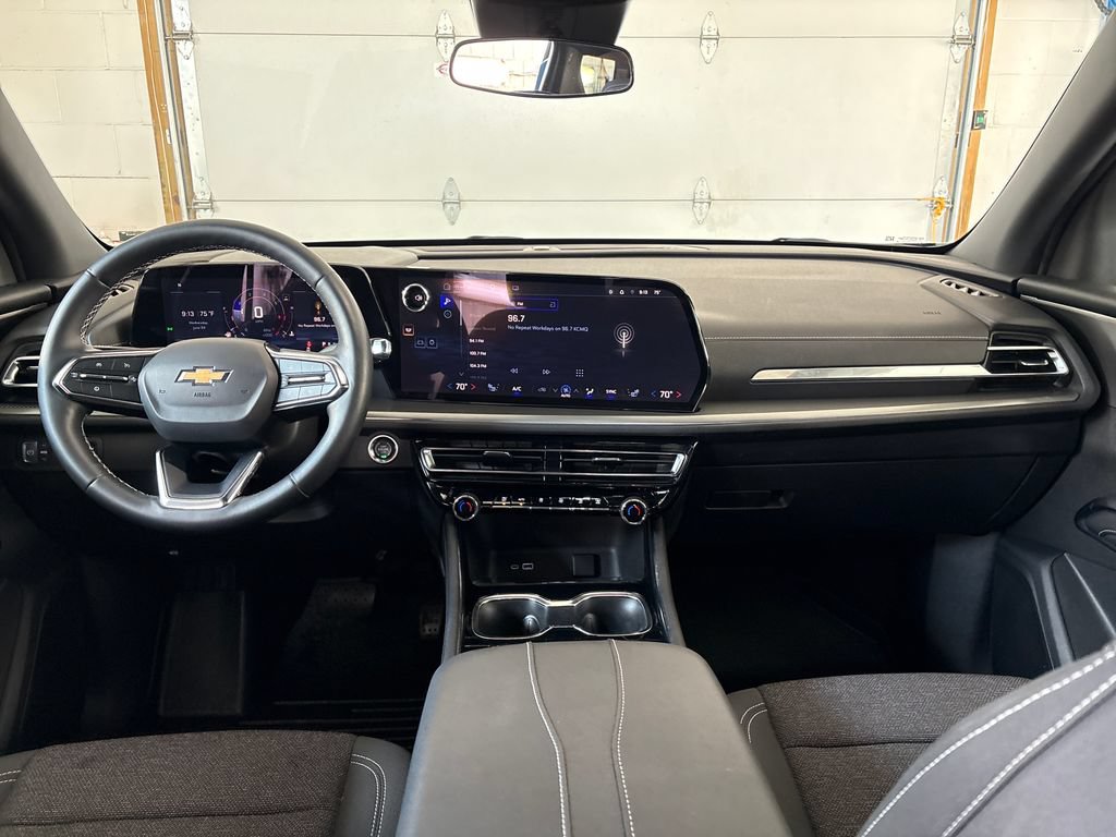 Used 2025 Chevrolet Traverse LT w/ Driver Confidence Package AWD/4WD image 17
