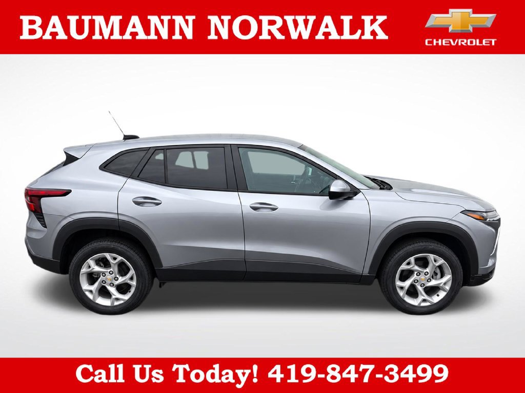 Used 2024 Chevrolet Trax LS w/ LS Convenience Package FWD image 8