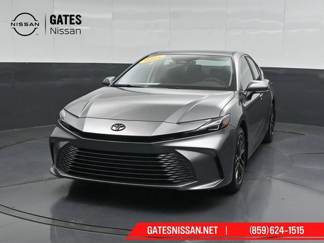 Used 2025 Toyota Camry XLE AWD/4WD image 5