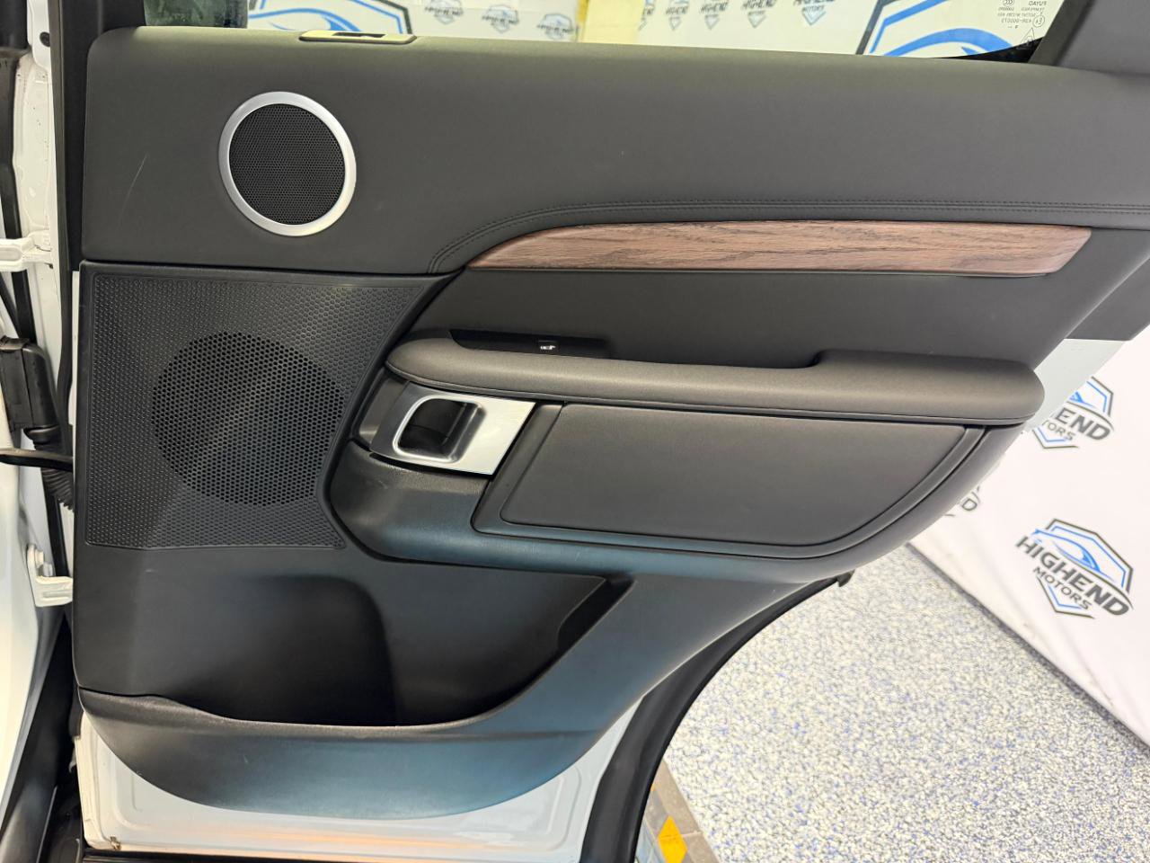 Used 2020 Land Rover Discovery HSE AWD/4WD image 24