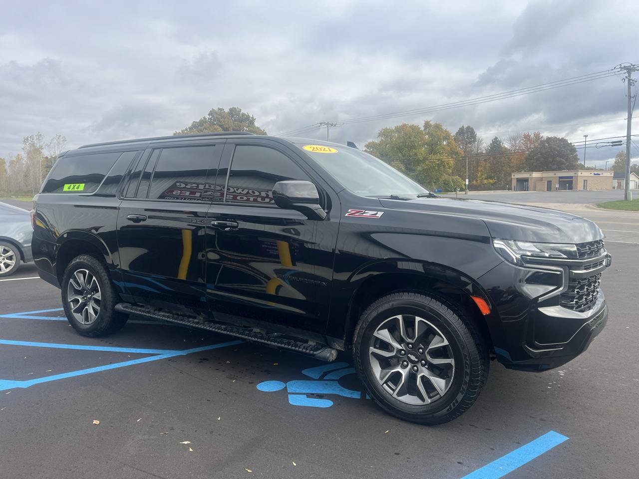 Used 2021 Chevrolet Suburban Z71 AWD/4WD image 3