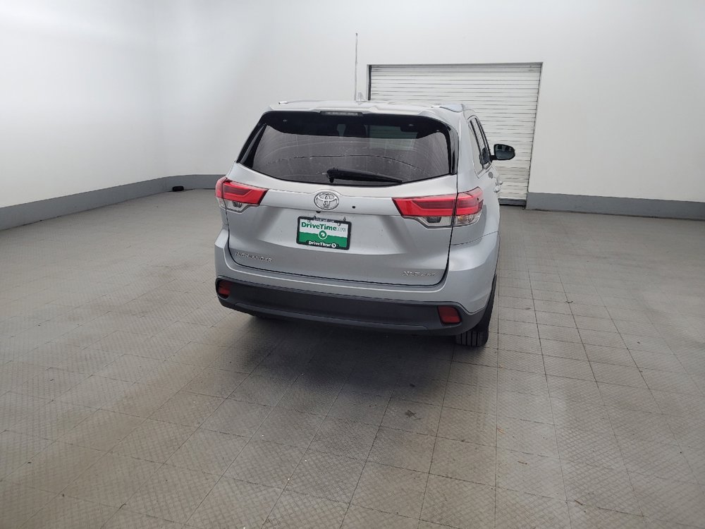 Used 2019 Toyota Highlander XLE w/ Carpet Mat Package (TMS) image 7