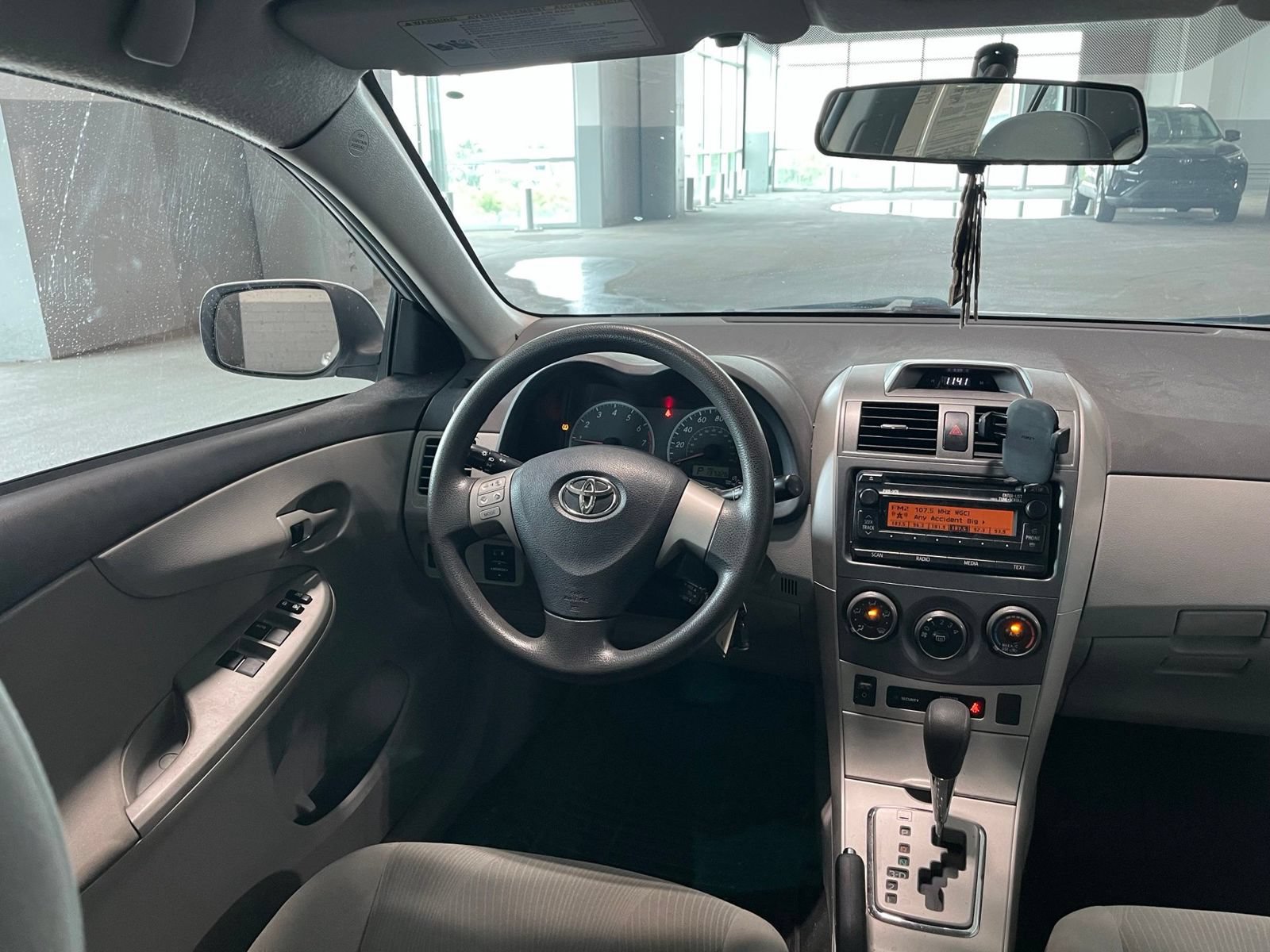 Used 2012 Toyota Corolla LE FWD image 27