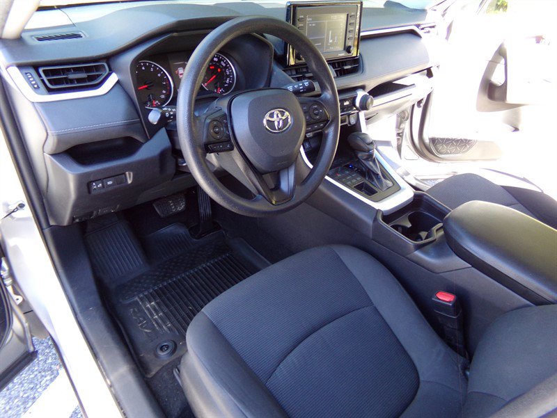 Used 2021 Toyota RAV4 LE AWD/4WD image 15
