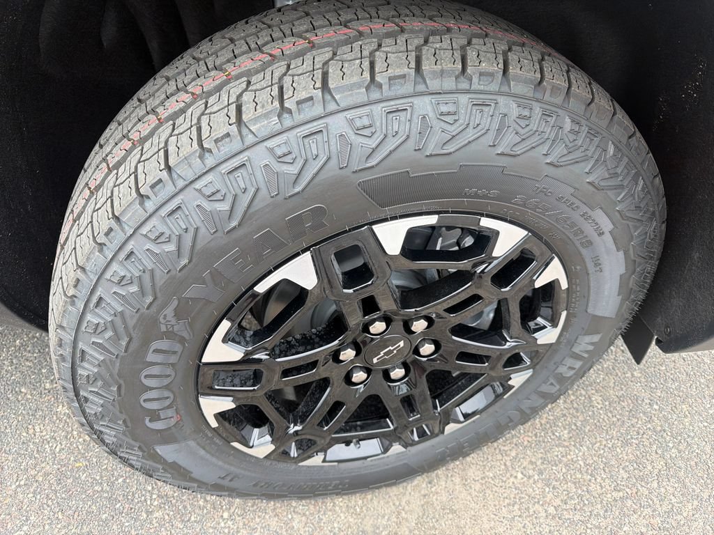 New 2027 Chevrolet Traverse Z71 w/ LPO, Floor Liner Package AWD/4WD image 11