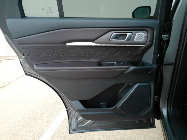 Used 2025 Ford Explorer Platinum w/ LUX Leather Package AWD/4WD image 21