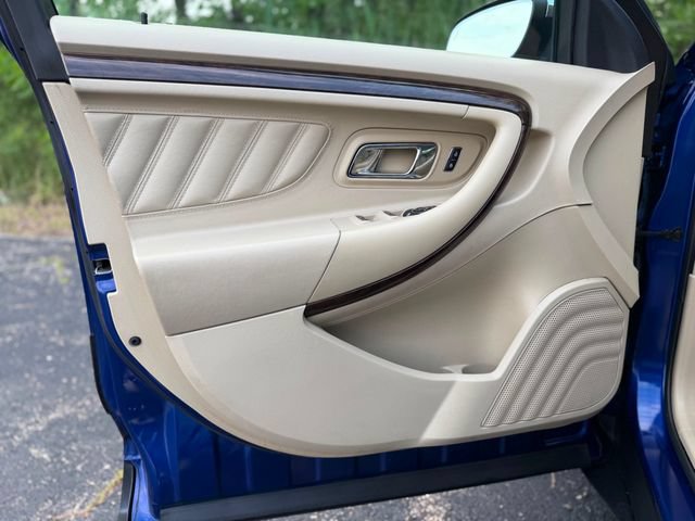 Used 2013 Ford Taurus Limited FWD image 18