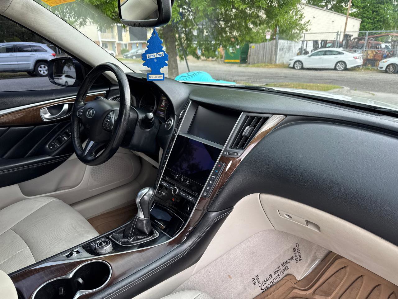 Used 2015 INFINITI Q50 Premium w/ Deluxe Touring Package AWD/4WD image 17