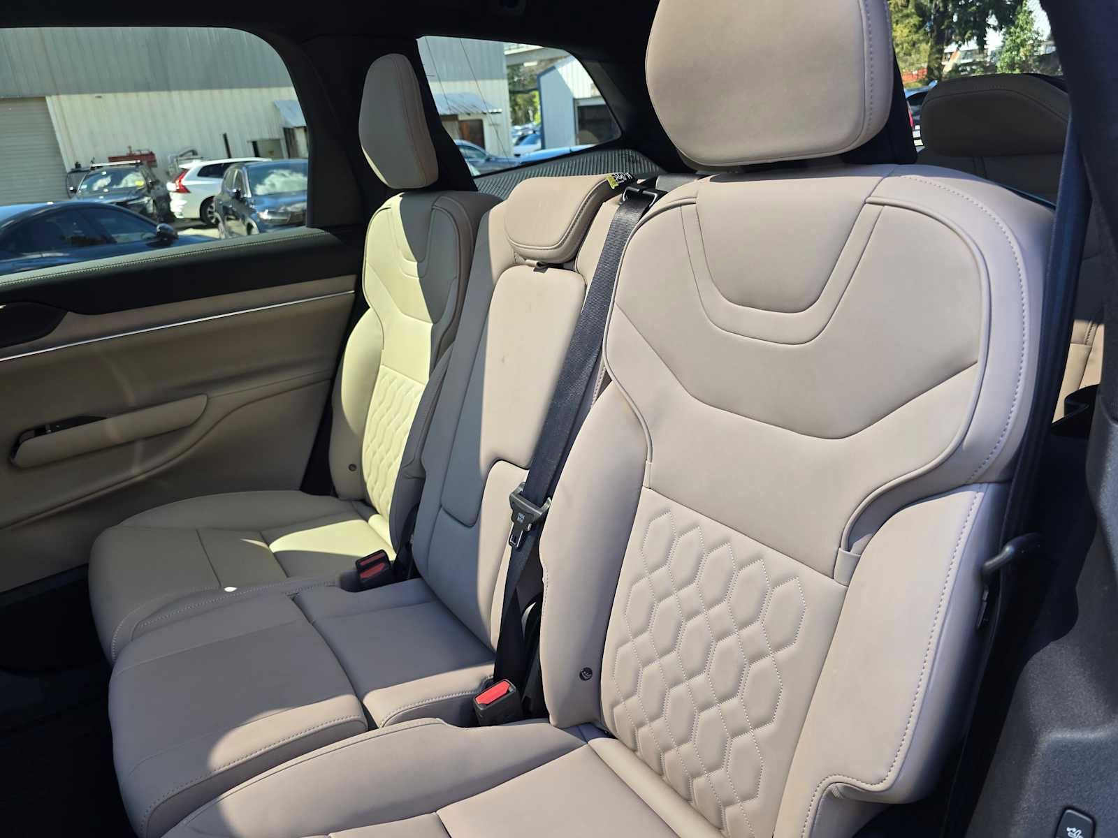 Certified 2025 Volvo EX90 Plus AWD/4WD image 18