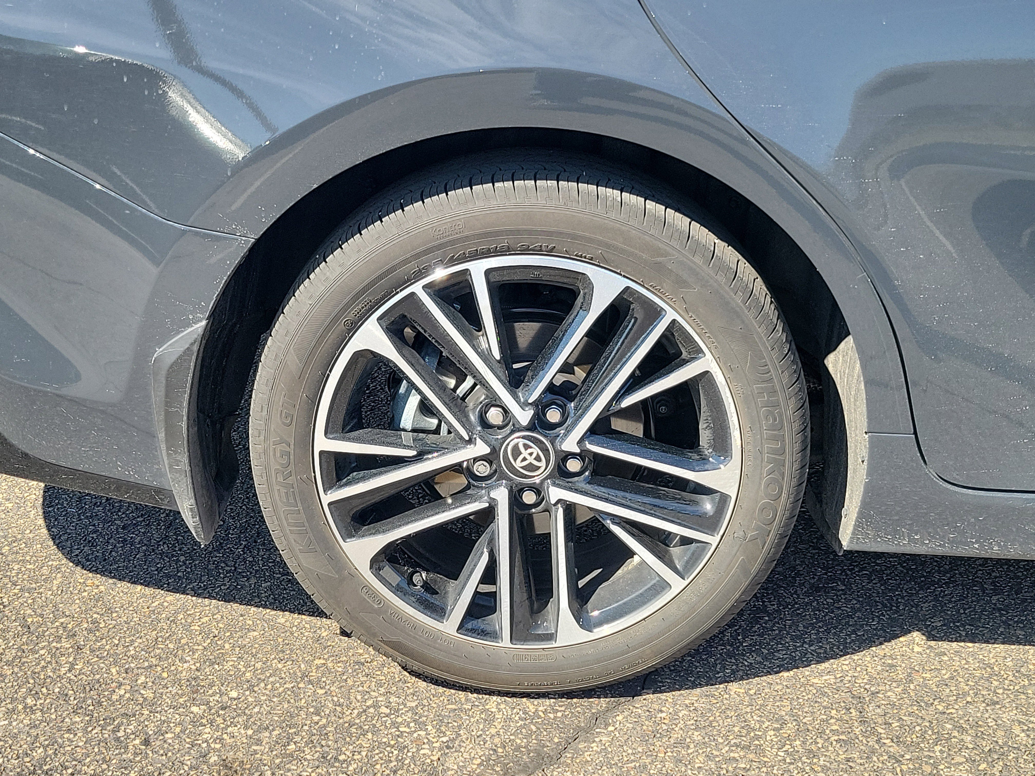 Used 2025 Toyota Camry XLE w/ Premium Plus Package image 5