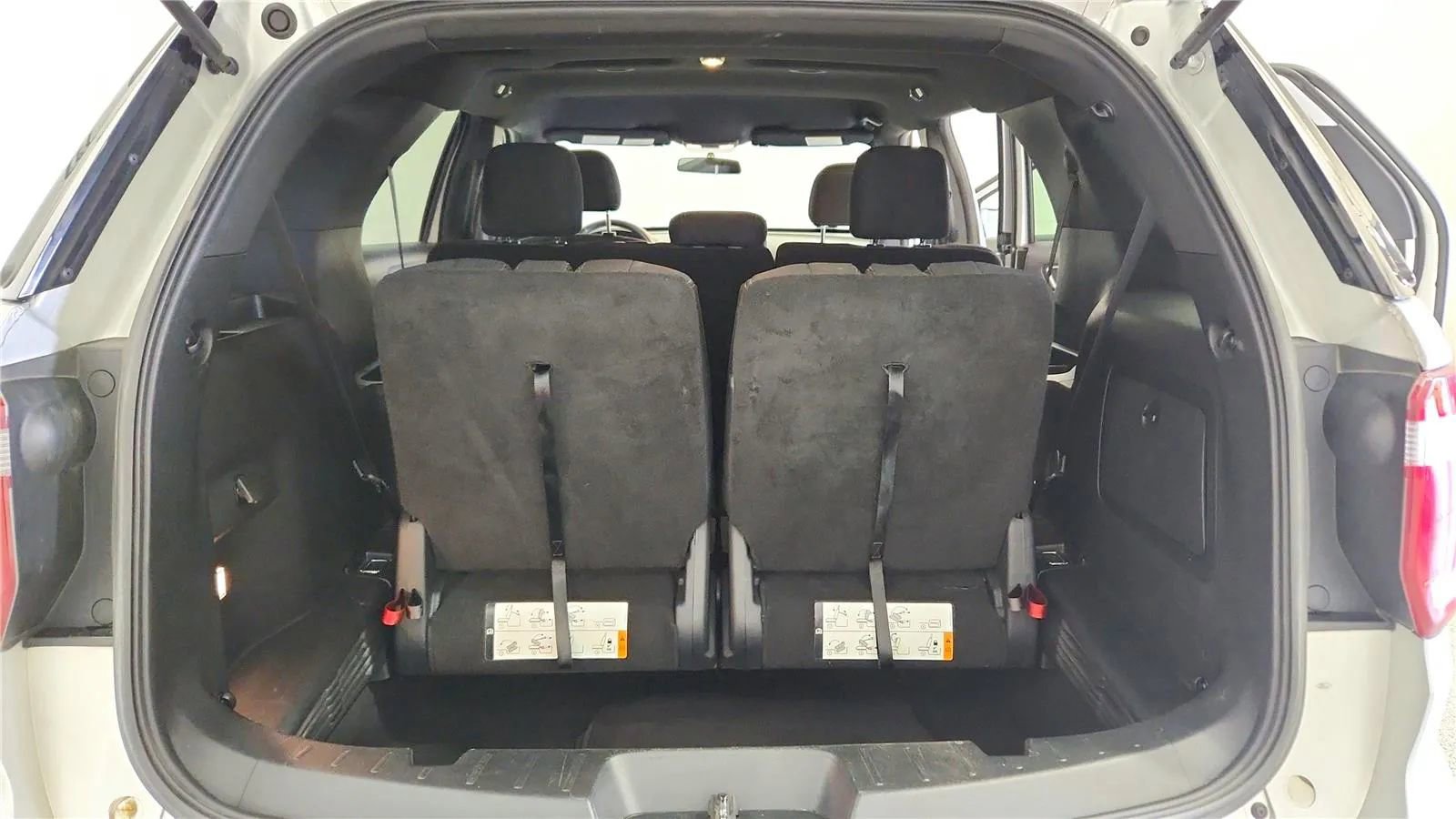 Used 2017 Ford Explorer XLT w/ Class II Trailer Tow Package image 19