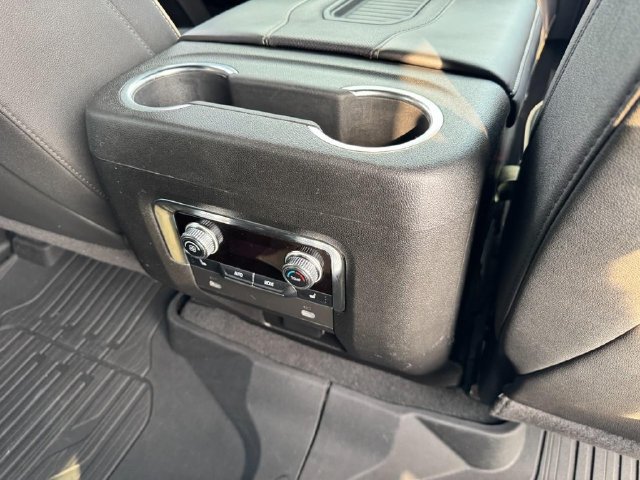 Used 2024 GMC Yukon XL SLT w/ SLT Luxury Package AWD/4WD image 16