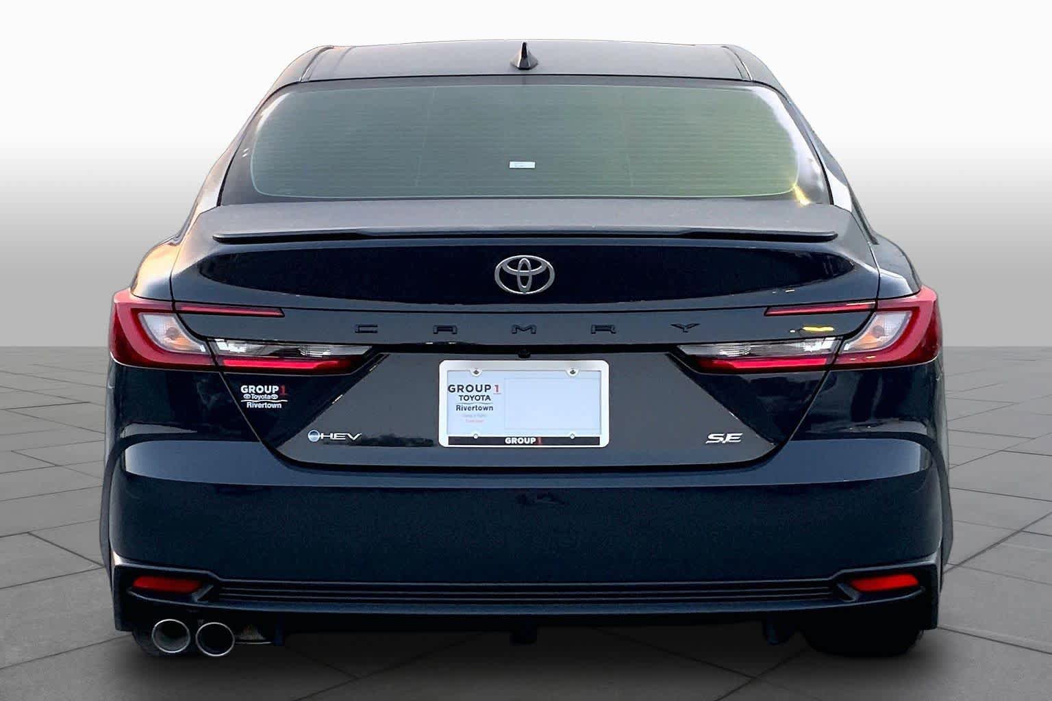 Used 2026 Toyota Camry SE FWD image 5