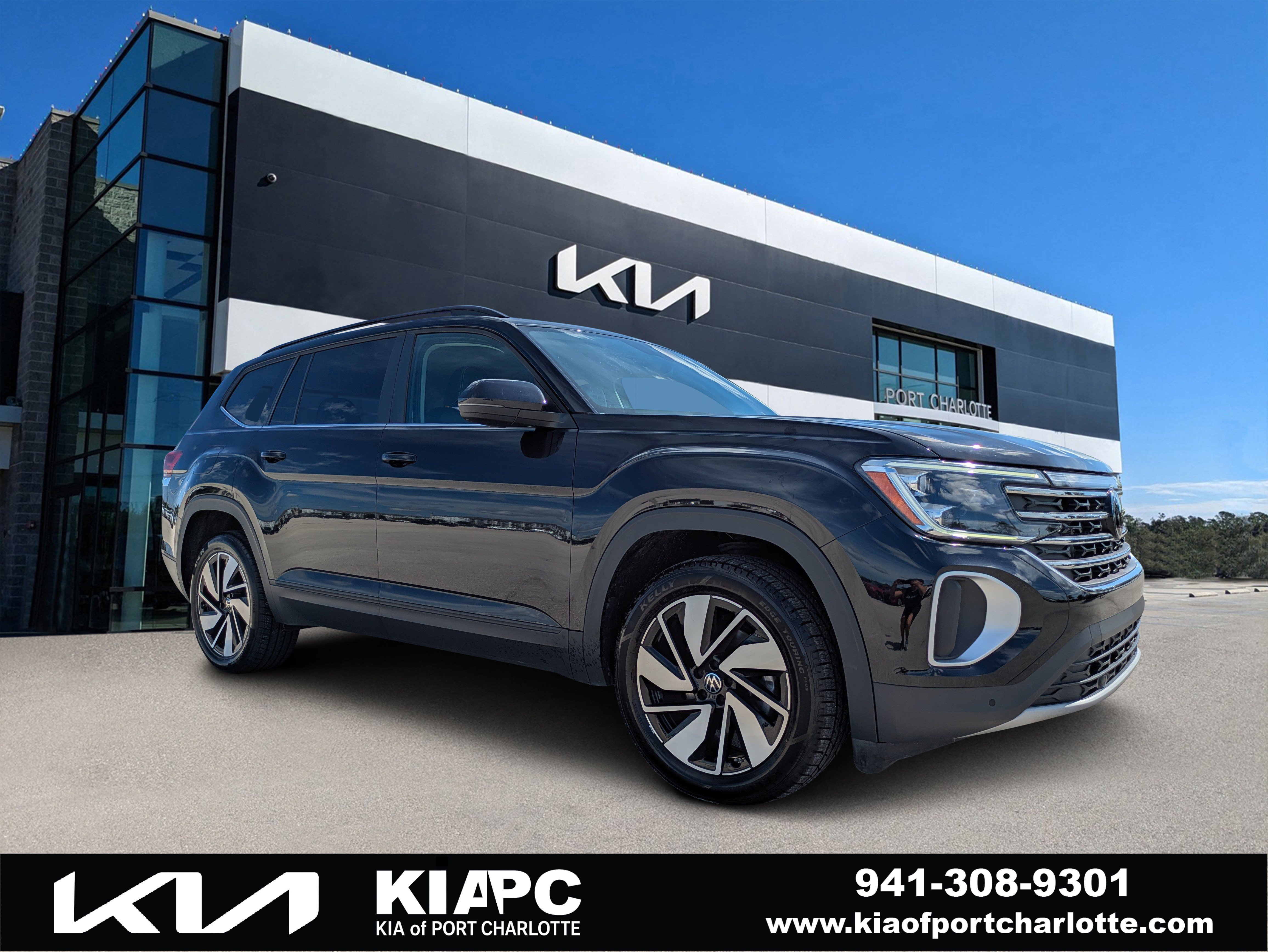 Used 2025 Volkswagen Atlas SE AWD/4WD image 1