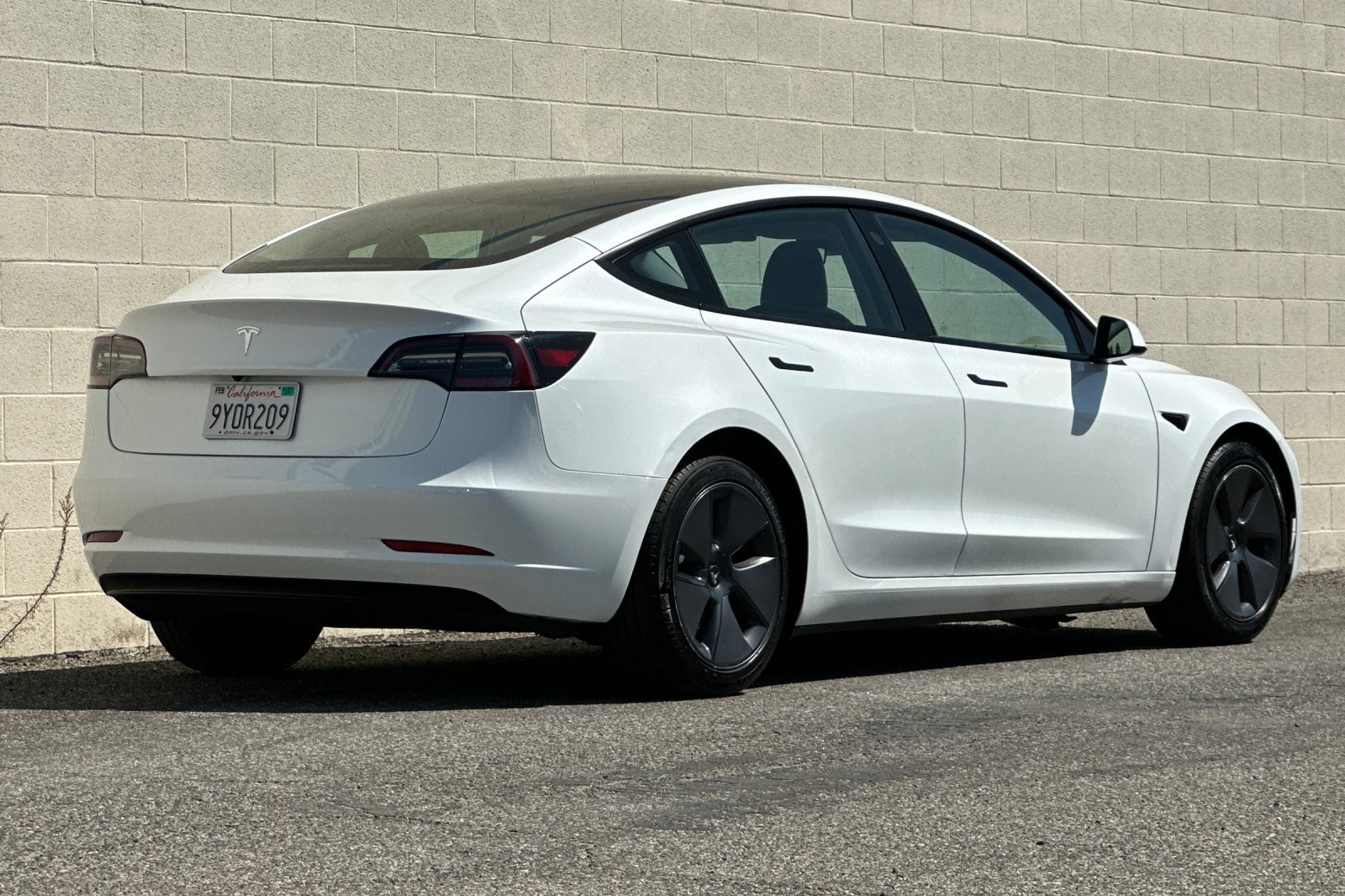 Used 2023 Tesla Model 3 Standard Range RWD image 4