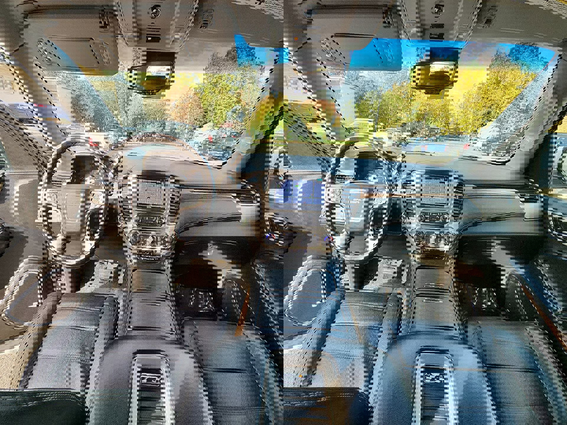 Used 2018 GMC Yukon XL Denali image 27