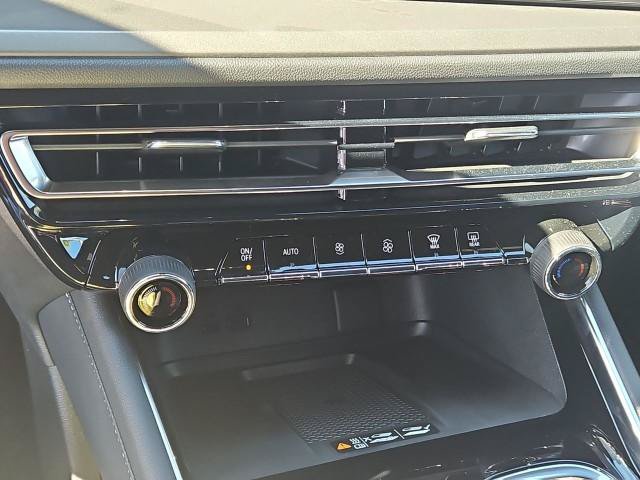 New 2027 Chevrolet Traverse LT w/ Sun and Wheel Package FWD image 18