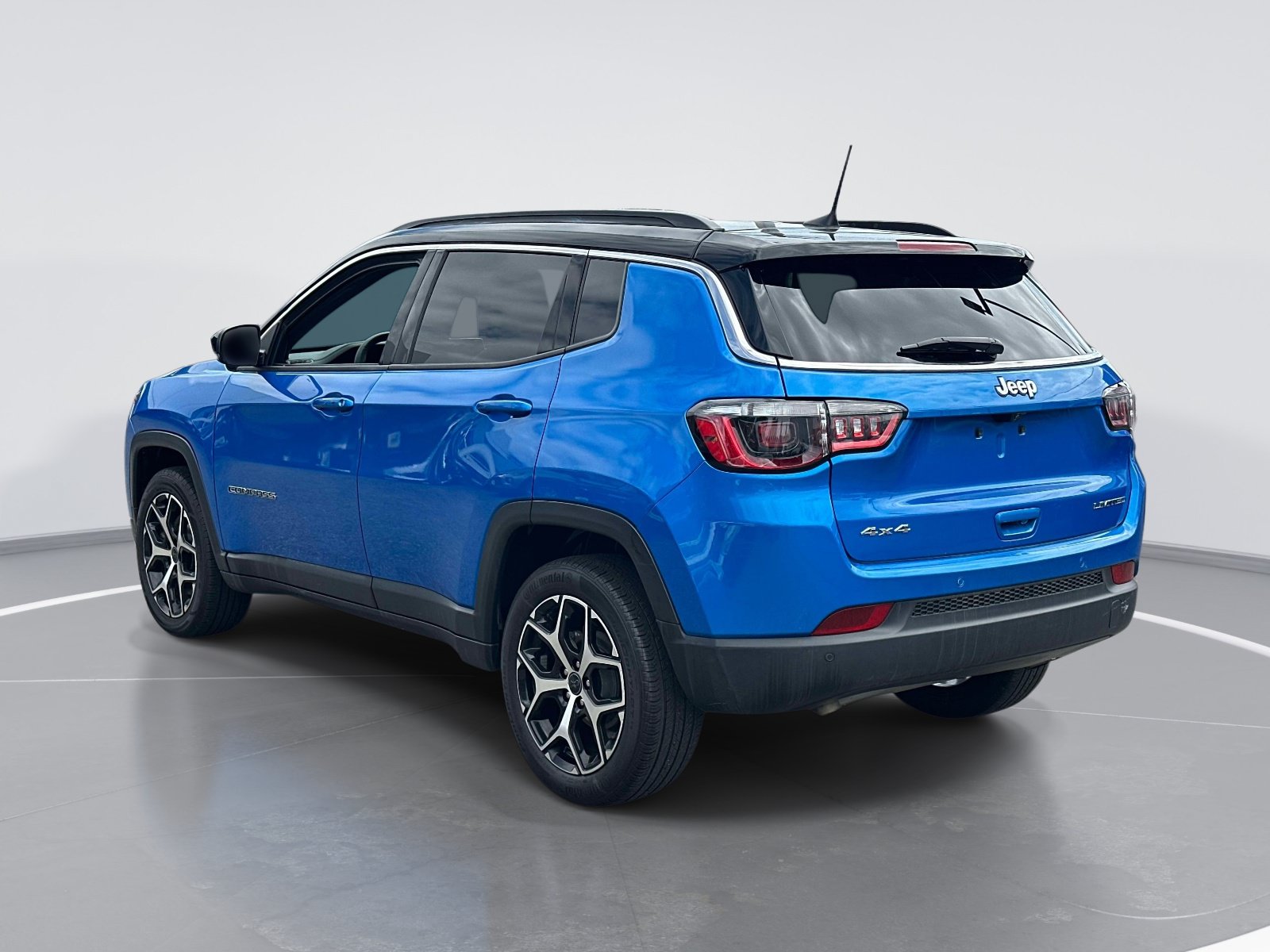 Used 2025 Jeep Compass Limited AWD/4WD image 7