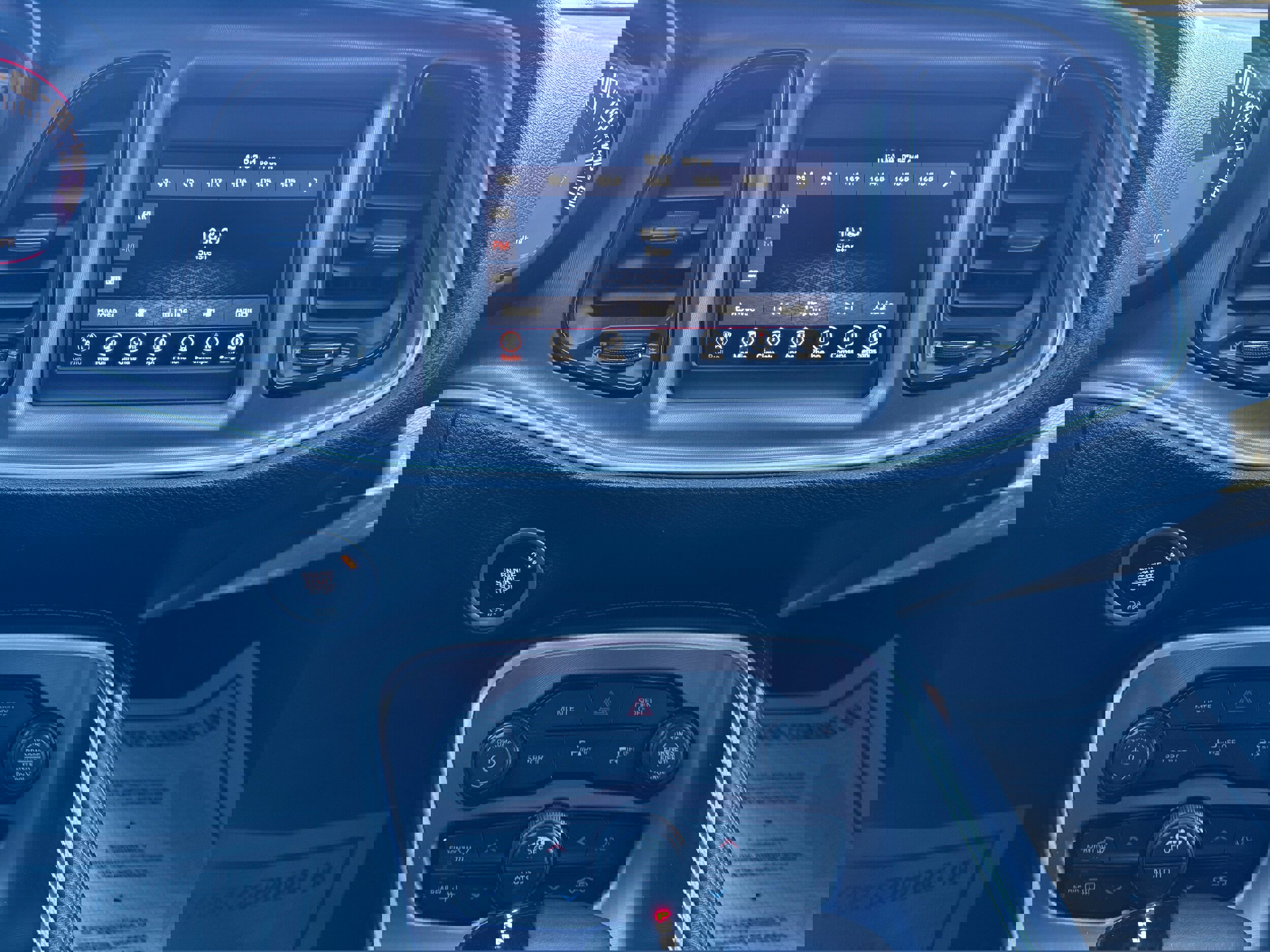 Used 2022 Dodge Challenger SXT w/ Driver Convenience Group image 17