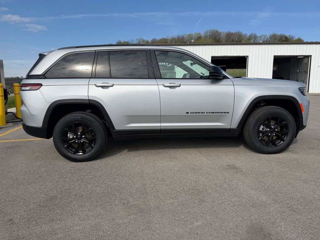 New 2026 Jeep Grand Cherokee Altitude AWD/4WD image 4