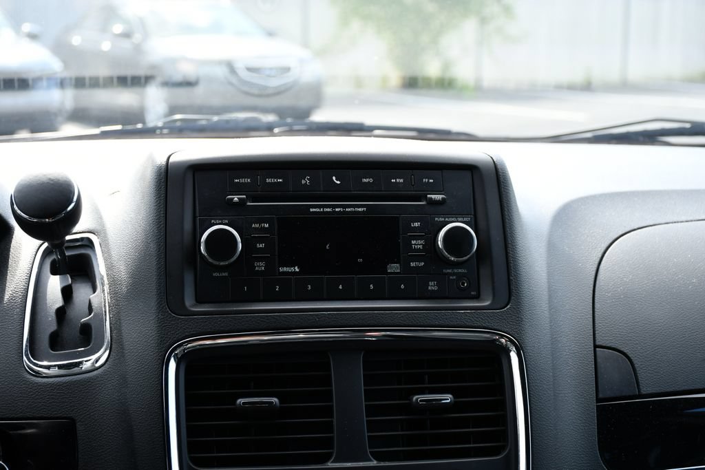 Used 2016 Dodge Grand Caravan SXT FWD image 23