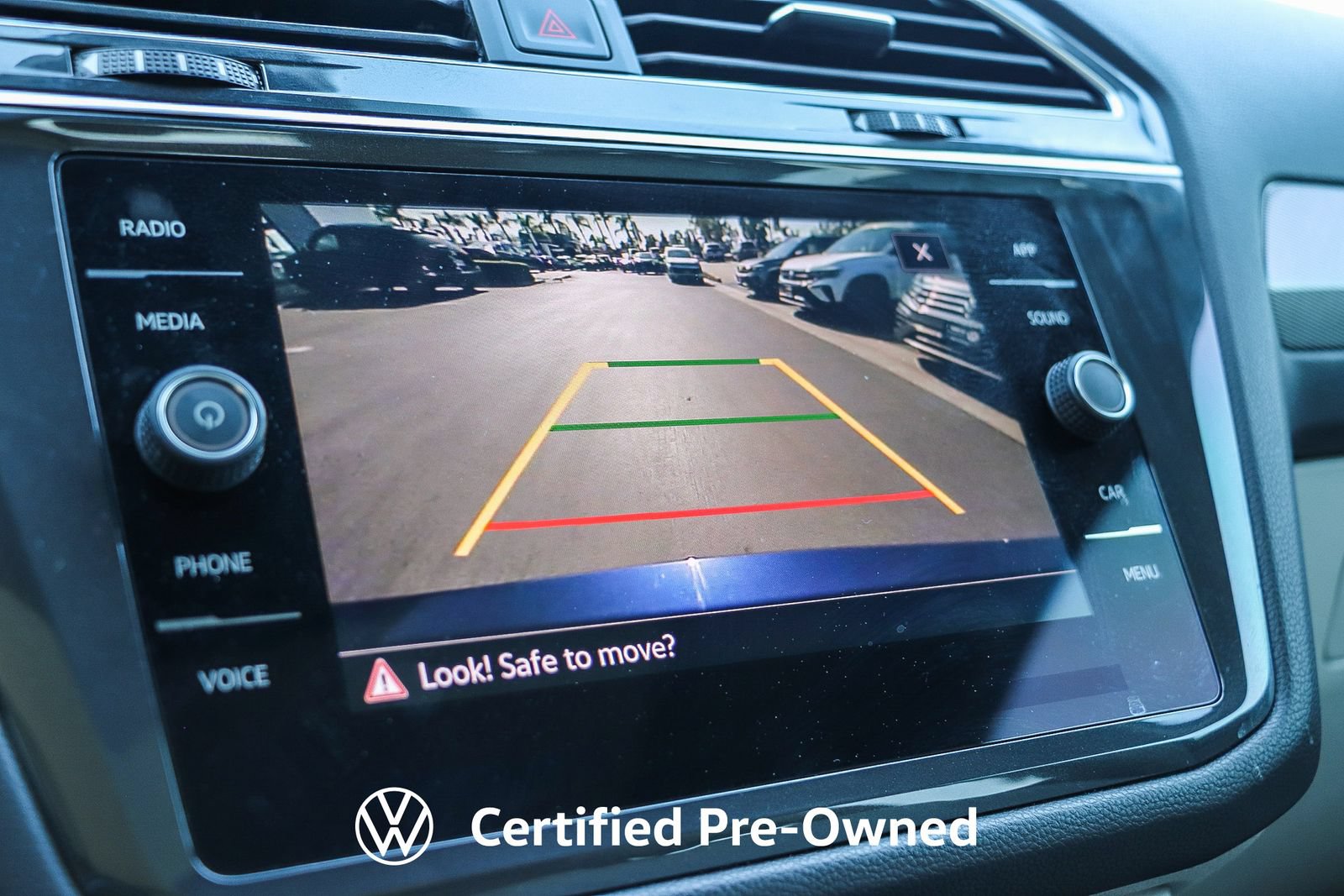 Used 2023 Volkswagen Tiguan SE w/ Panoramic Sunroof Package FWD image 27